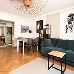 Trocadero Eiffel Tower - 4 Pax - Champions Park